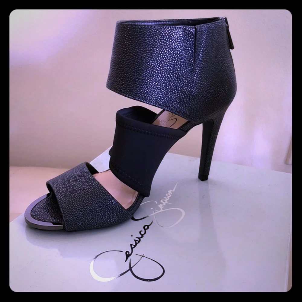 Jessica Simpson pump